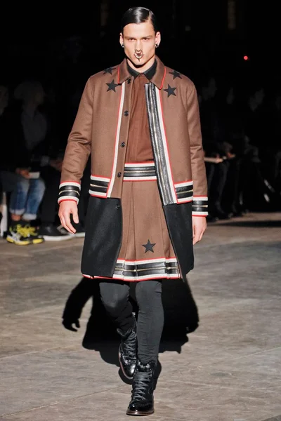 Look 26